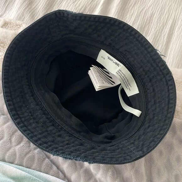 OFFWHITE | NWOT Off-White Metal Arrow Bucket Hat - Picture 9 of 13